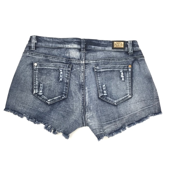 VO JEANS | Mossimo | Floral Accent Jean Shorts (2) - Picture 15 of 17